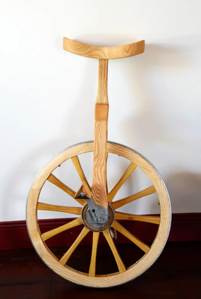 UNI. LE MONO D'ANTAN.